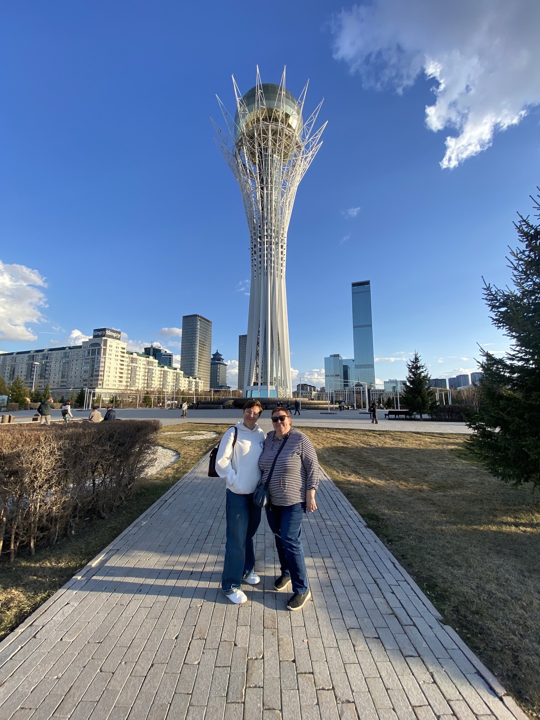 Все прошло замечательно. У нас была длительная пересадка в Астане, около 7 часов, и мы решили
