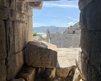 Демре и Мира