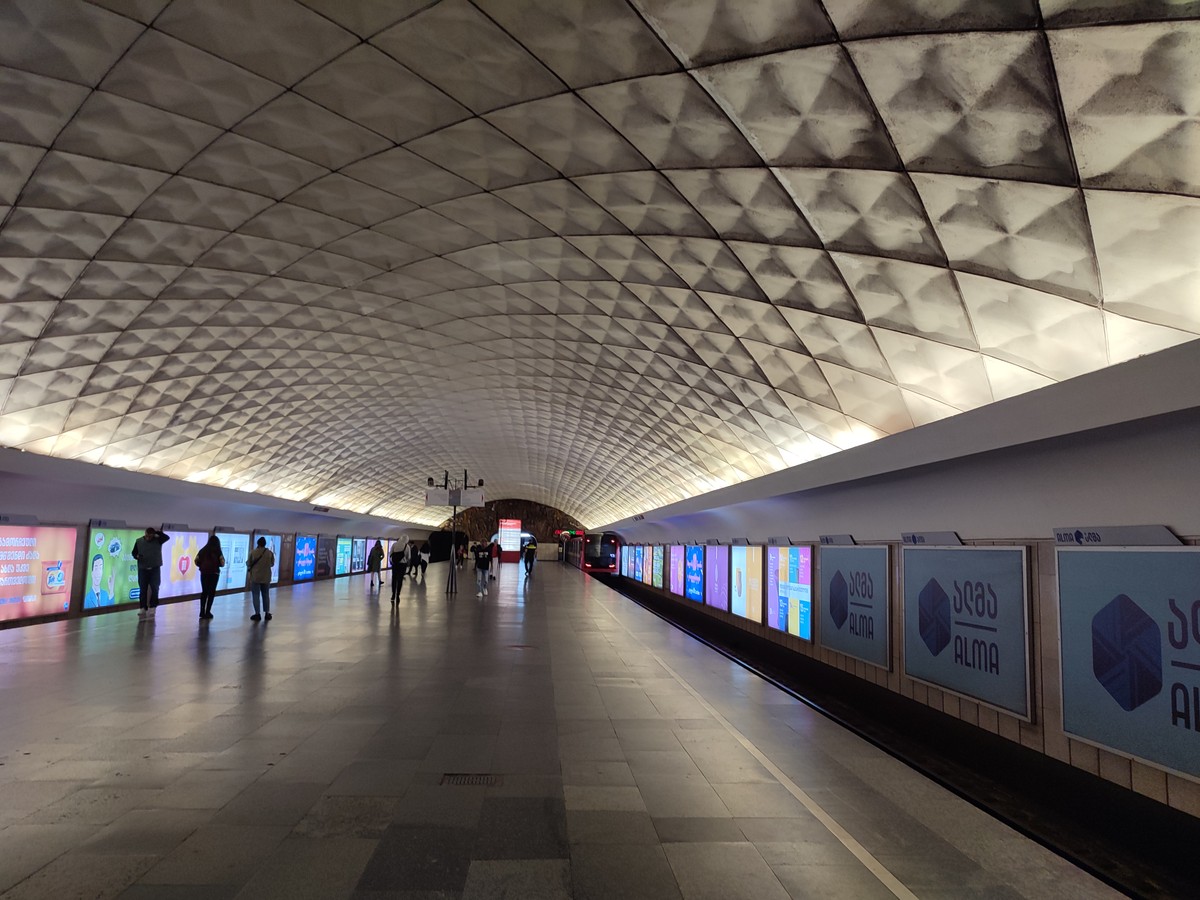 Фото Метро Тбилиси: ищем Грузию в типовом советском метро