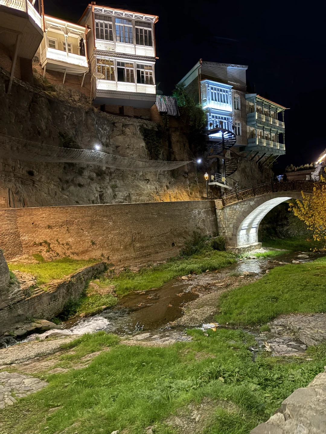 Побывали на экскурсии с Владимиром. Я была с мужем и двумя дочками 13 лет. Все мы