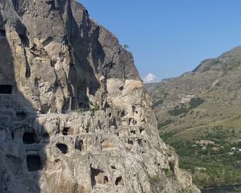 Боржоми, крепости Рабат и Хертвиси, Вардзия
