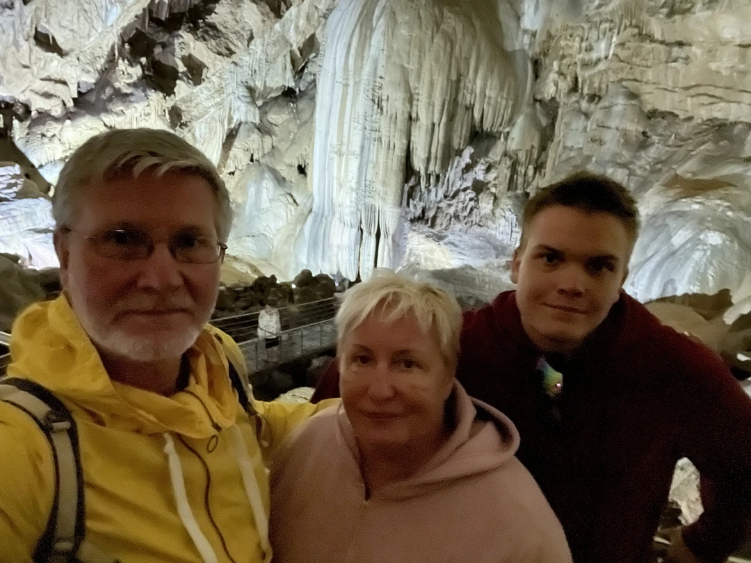 Экскурсия понравилась. Поездка была комфортной. История и жизнь сочетались органично. Спасибо Денису!