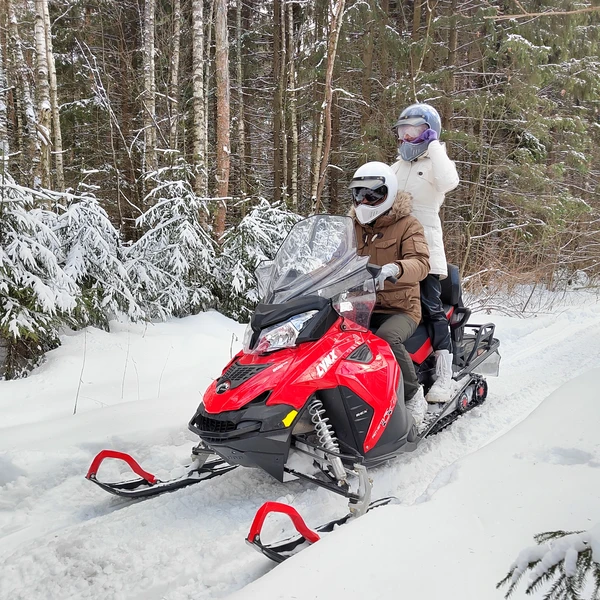 Зимняя прогулка на канадском снегоходе в Москве