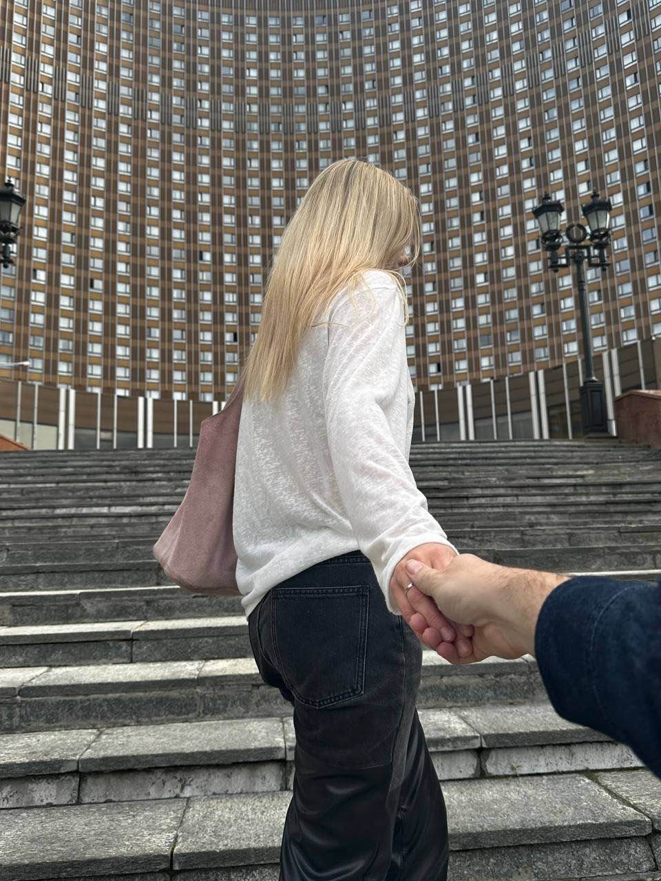 Думали, чем заняться на выходные и заинтересовались возможностью побывать в гостинице Космос, насладиться видом на летнюю