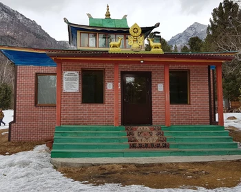 Посёлок Аршан у подножия Саян, водопады на реке Кынгырга, Хойморский дацан и купание в термах