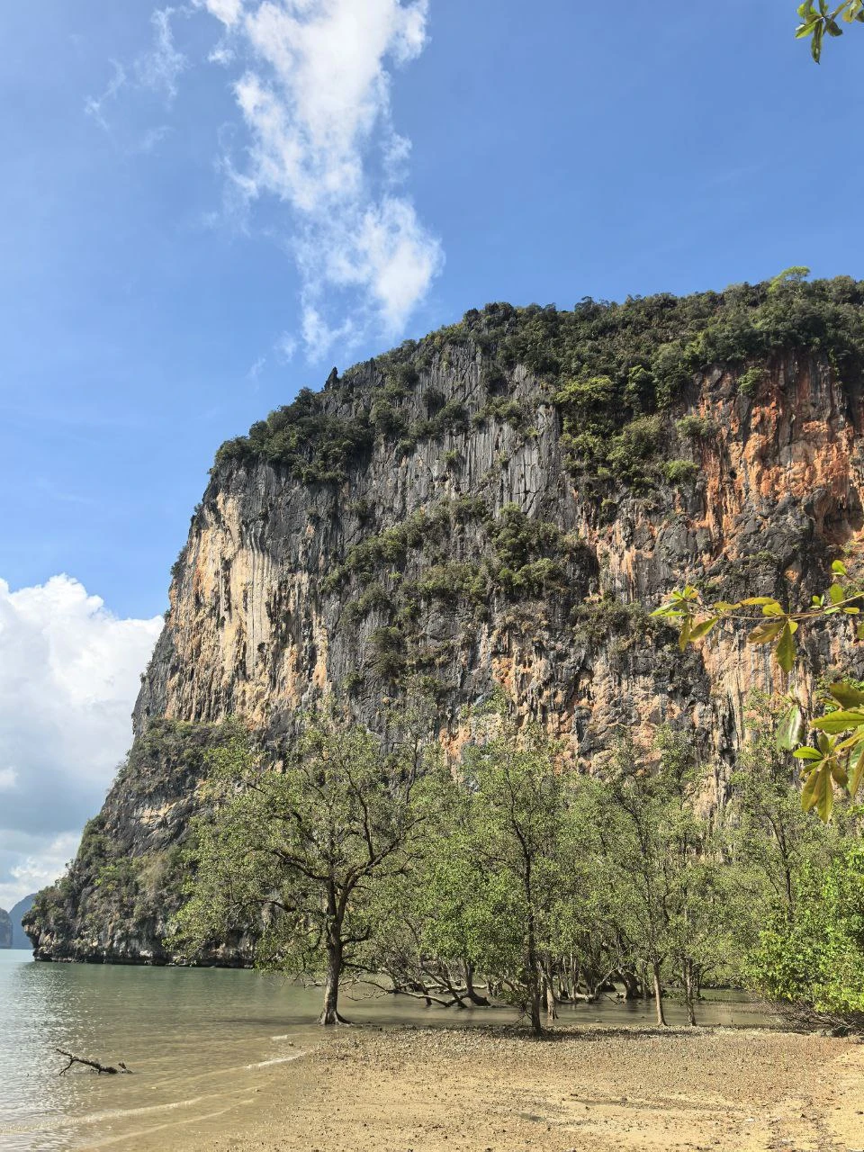 Все прошло прекрасно, на острове были практически одни, еще одна группа туристов (человек 5-6) не счет