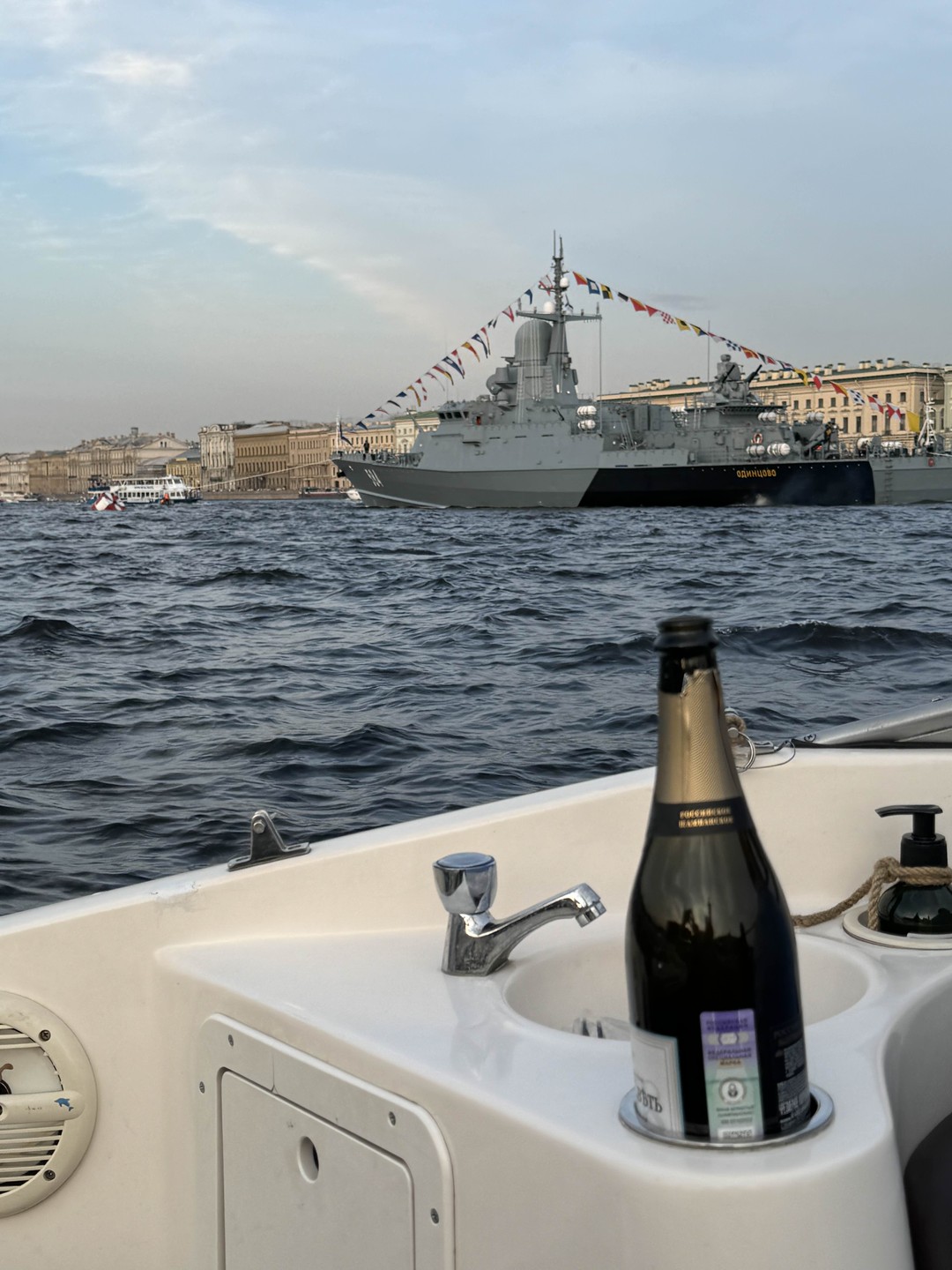 Капитан очаровал с первых минут. Понравилось все, рекомендую!