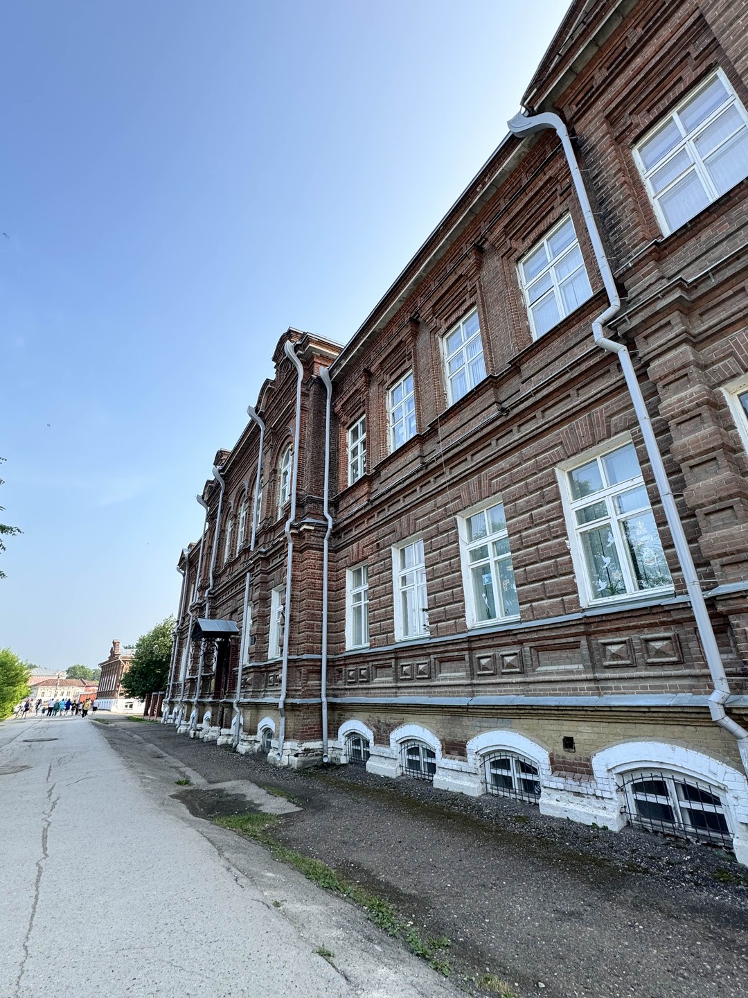 Павел знаком со многими интересными людьми, к которым мы заглянули во время нашего путешествия. В Кунгуре