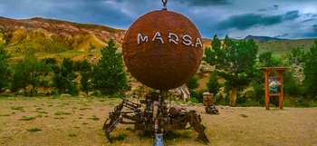 Марс и Луна, Красные ворота