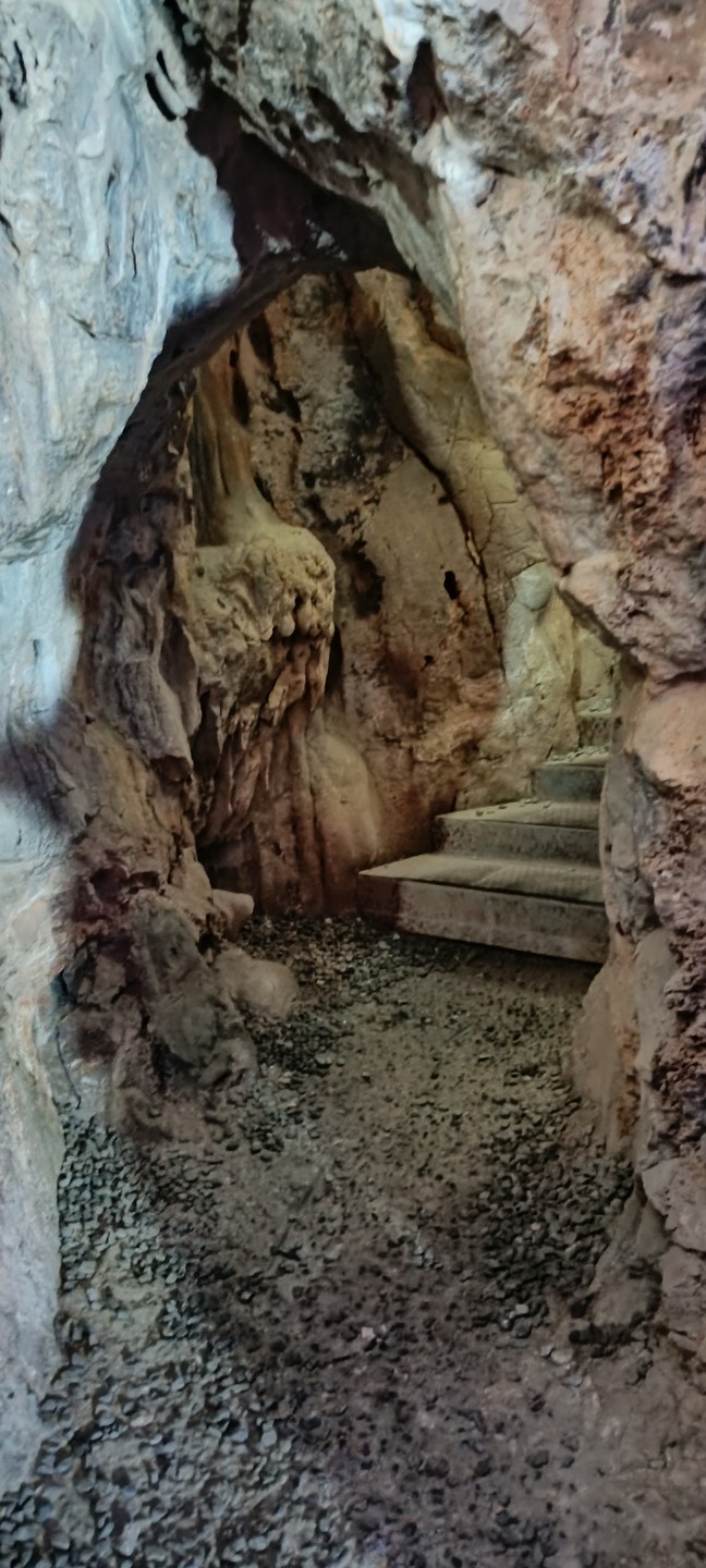 Прошло все замечательно, водитель весельчак, прокатились с ветерком👍Пещера гномов обалденная! Побывали в нескольких пещерах и они