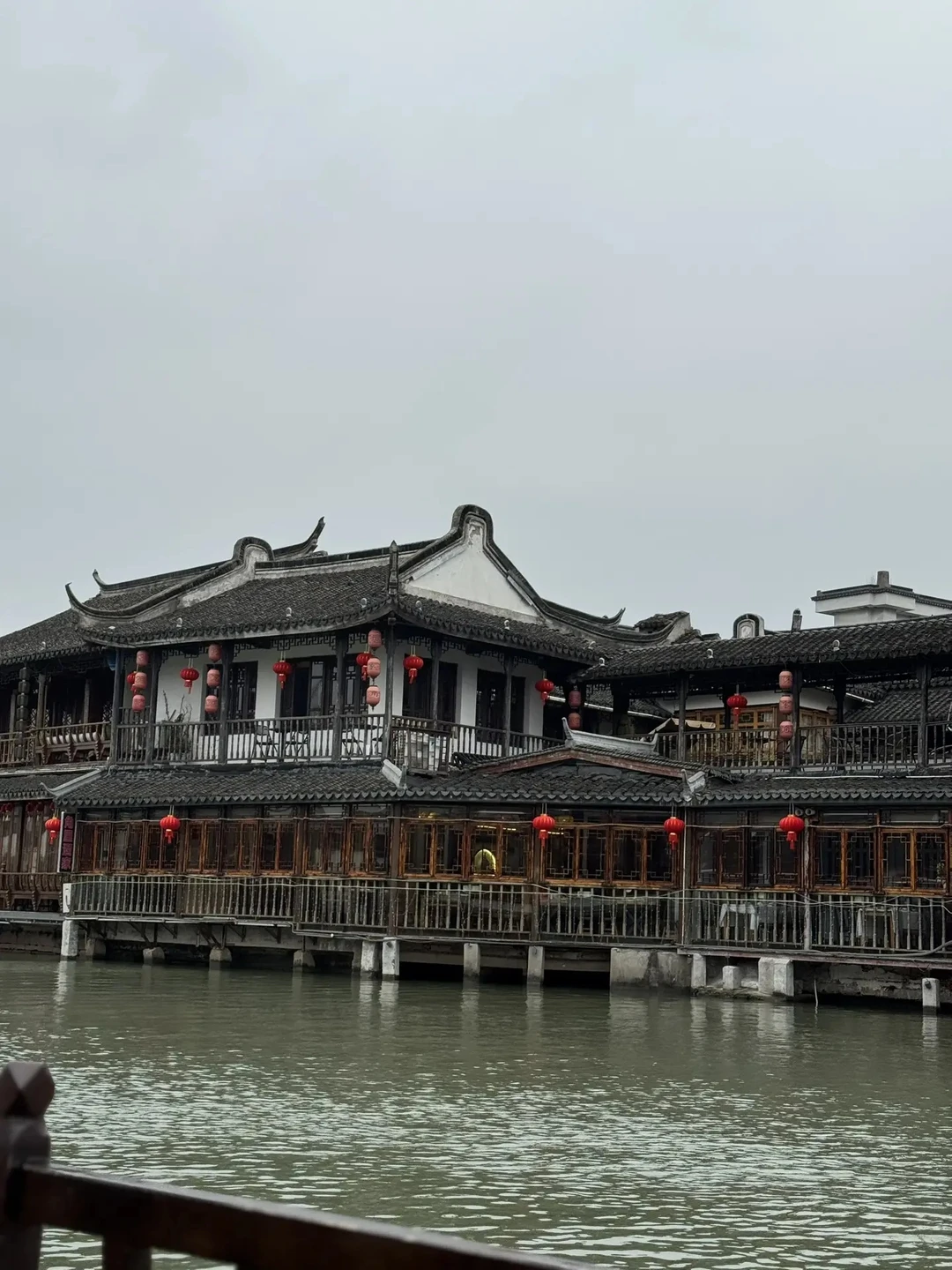 Провели чудесный день, гид была позитивная, любезная и очень грамотная в профессиональном плане. Экскурсия началась сразу