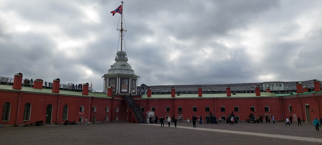 Всё прошло замечательно. Очень доступно и с увлечением детям была доведена информация о сердце Санкт-Петербурга