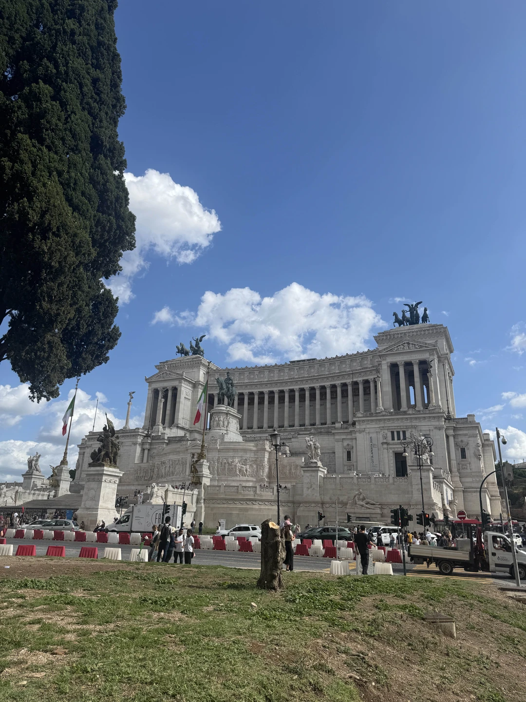 Экскурсия была комфортная и интересная. Хотелось бы больше мест посетить. Были достаточно долгие перерывы в соборах