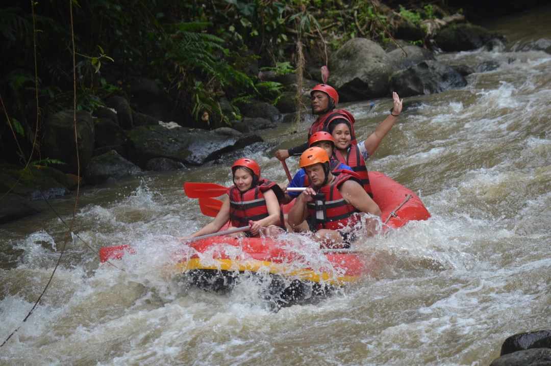 Провели отличный день. Особенно порадовал водитель Астра, за время поездки рассказал на отличном русском языке много