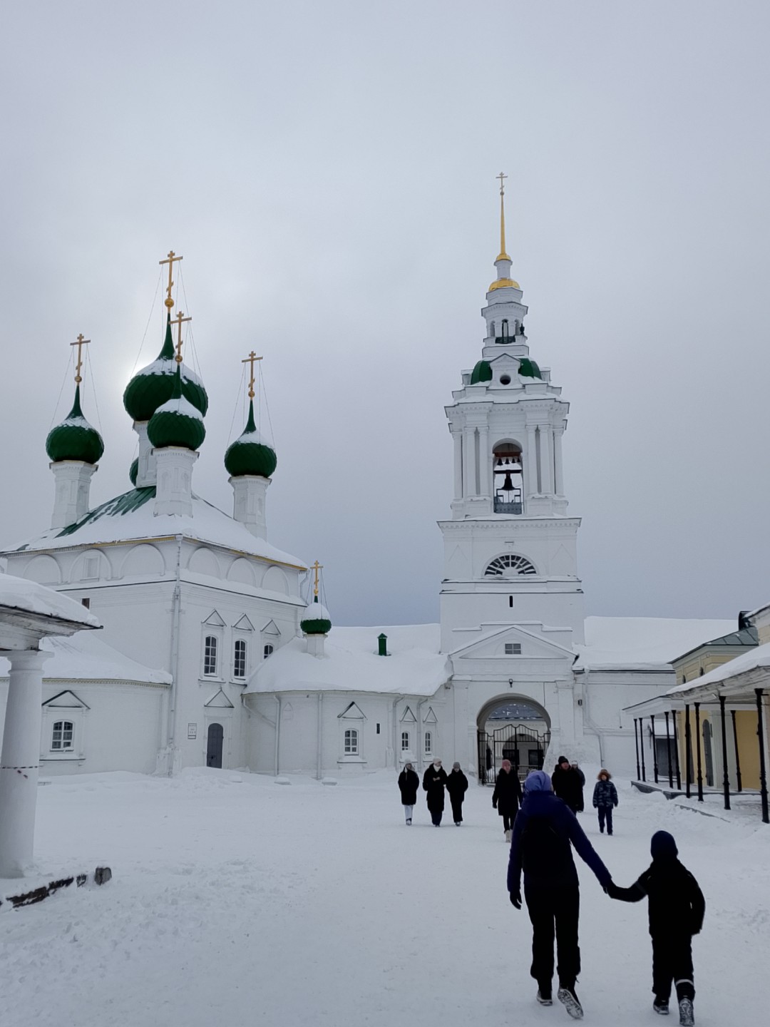 Мы посетили Кострому 22 февраля. Город встретил нас отличной солнечной погодой. Гид Елена точно в 13