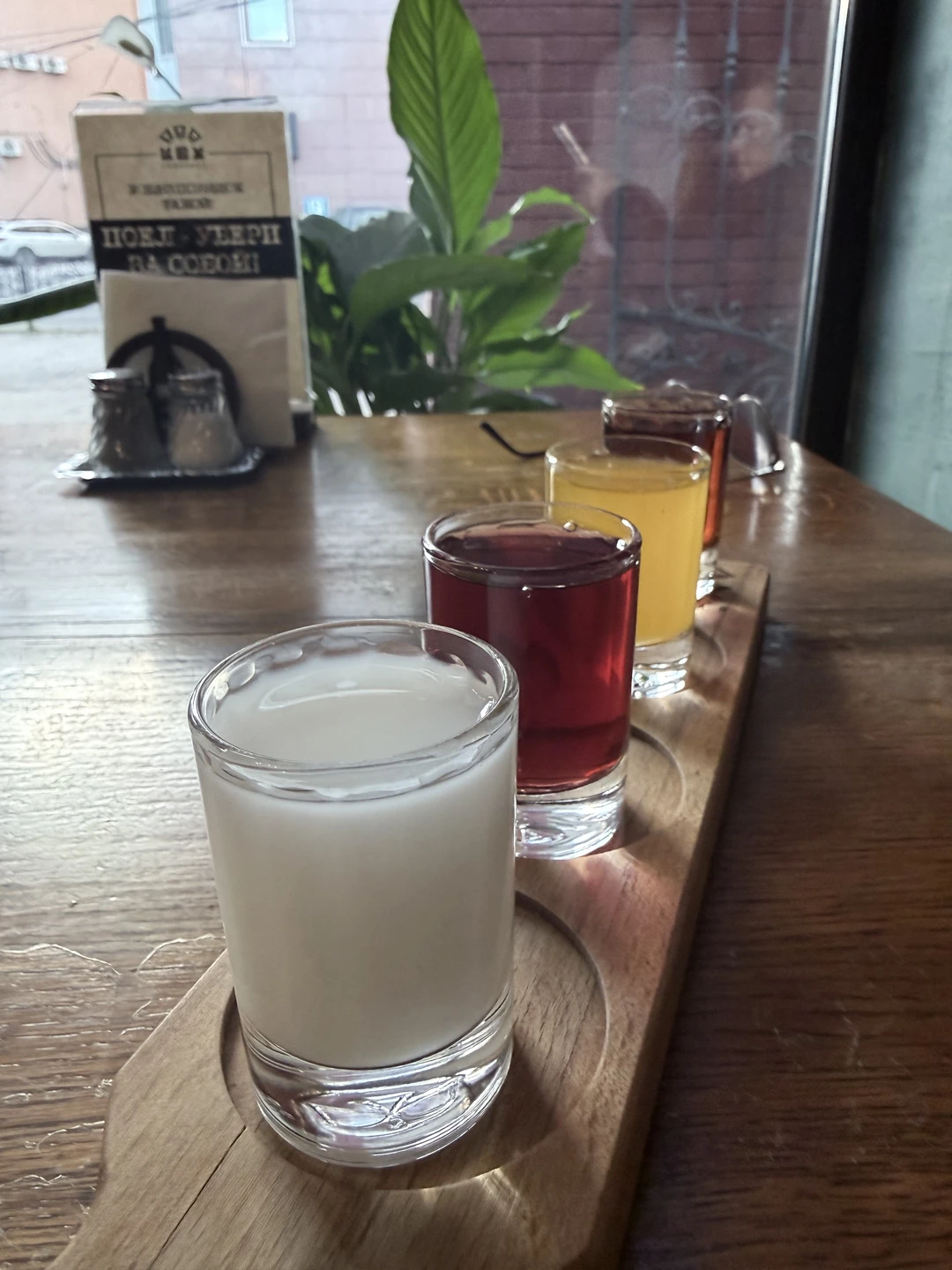 Екатерина потрясающий экскурсовод! Настолько воодушевленно и интересно рассказывает, что все три часа пролетели просто незаметно. Я