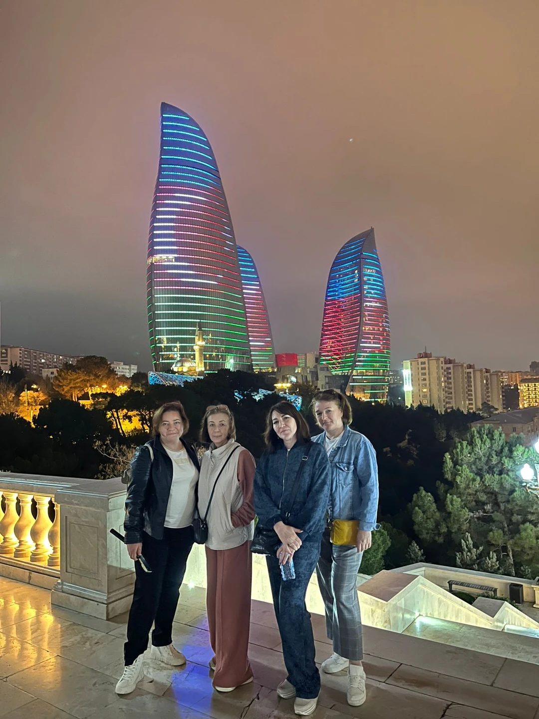 После посещения города Баку хотим оставить отзыв о экскурсии, которую провел для нас харизматичный гид Рауль