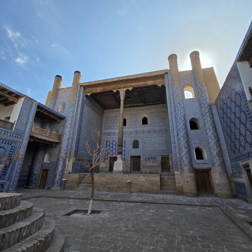 Посетила 2 экскурсии в Хисе с командой Дилмурода. Экскурсию по Хиве с гидом Умирбеком и экскурсию