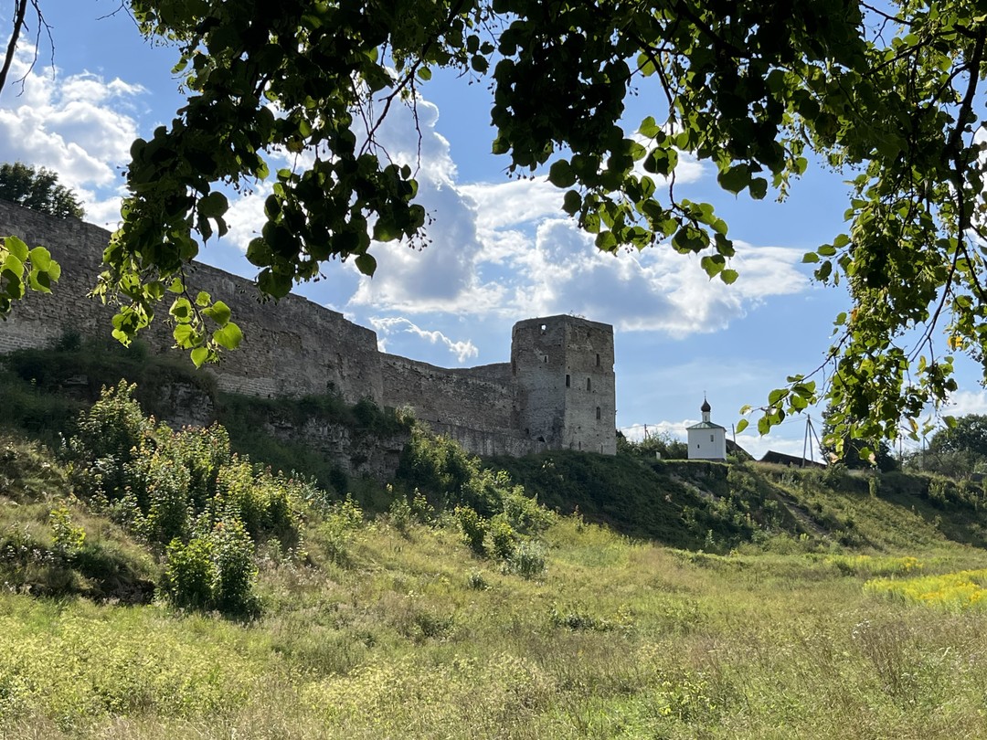 Автобусная экскурсия из Пскова в Изборск и Печоры (Инга)