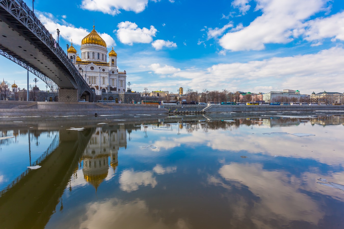 Обзорная экскурсия по Москве с посещением Кремля (билеты включены)