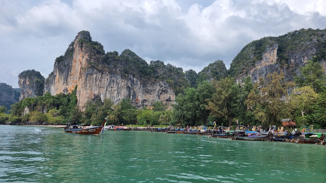 Очень довольны организацией экскурсии. Владимир забрал нас из отеля точно по времени. Учёл наши пожелания и
