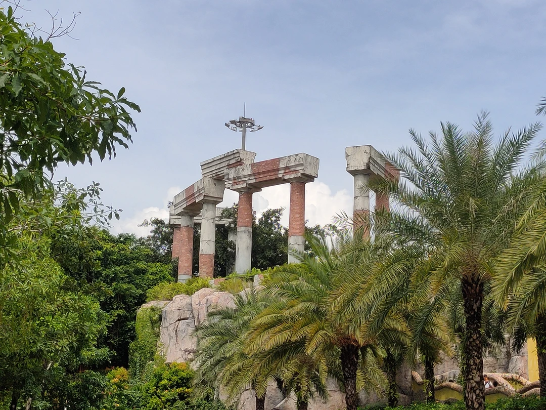 Поездка получилась познавательной и интересной. Все было хорошо организовано. Гид Артур очень интересно рассказал об истории