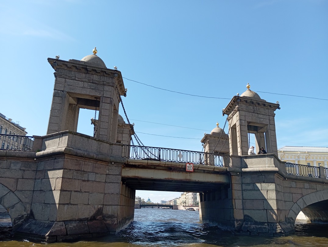 В целом приятная прогулка, но ожидала большего. Маршрут идет по Фонтанке, потом выход в Неву и