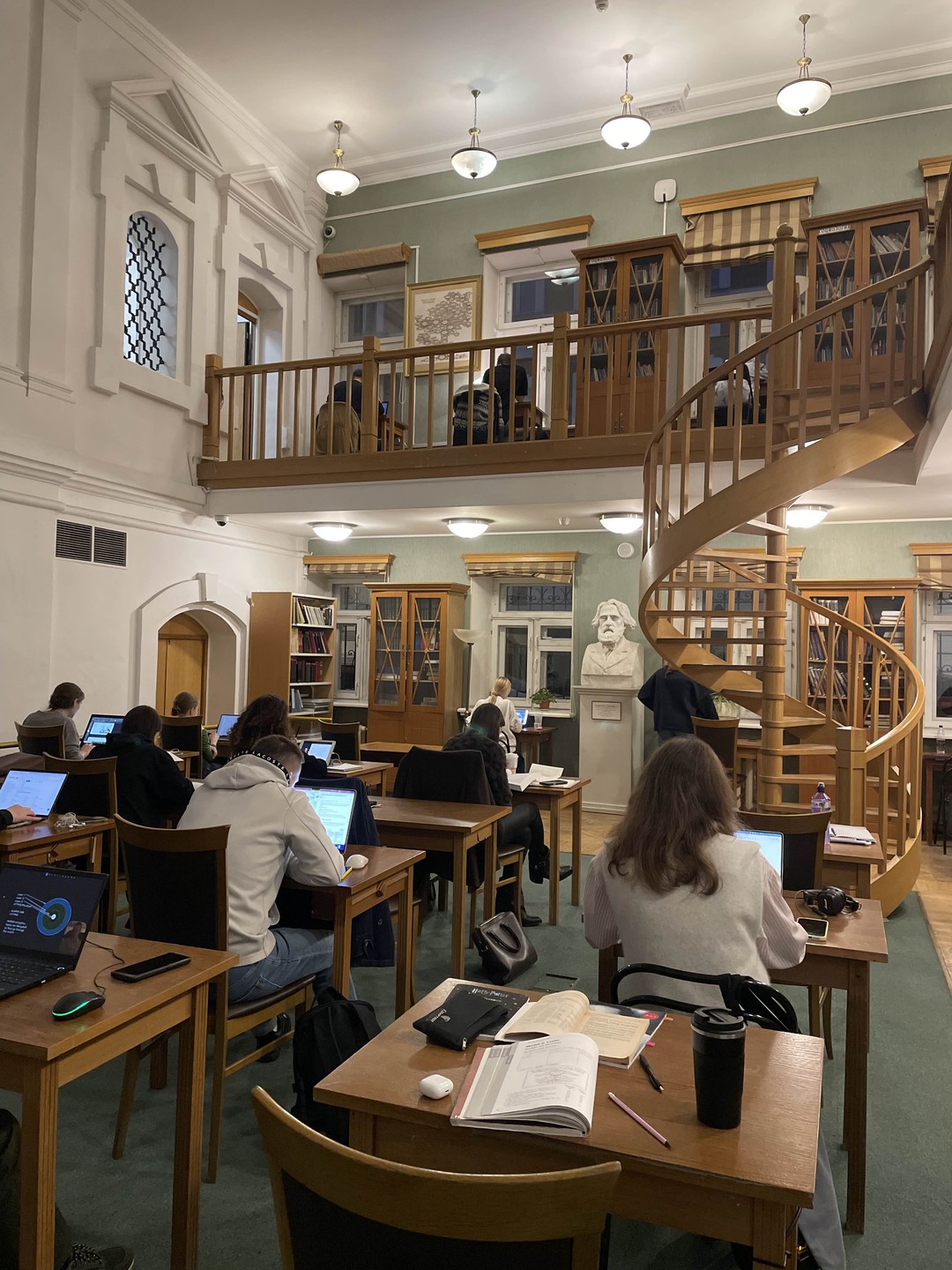 Большое спасибо Наталье за такую увлекательную и интересную экскурсию! Много нового узнала для себя. Заглянули в