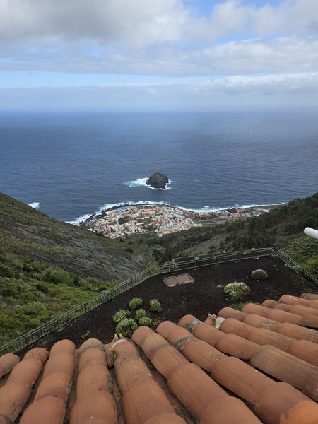 Спасибо большое Денис, за экскурсию, день прошёл очень интересно и познавательно, много впечатлении и исторических фактов о острове