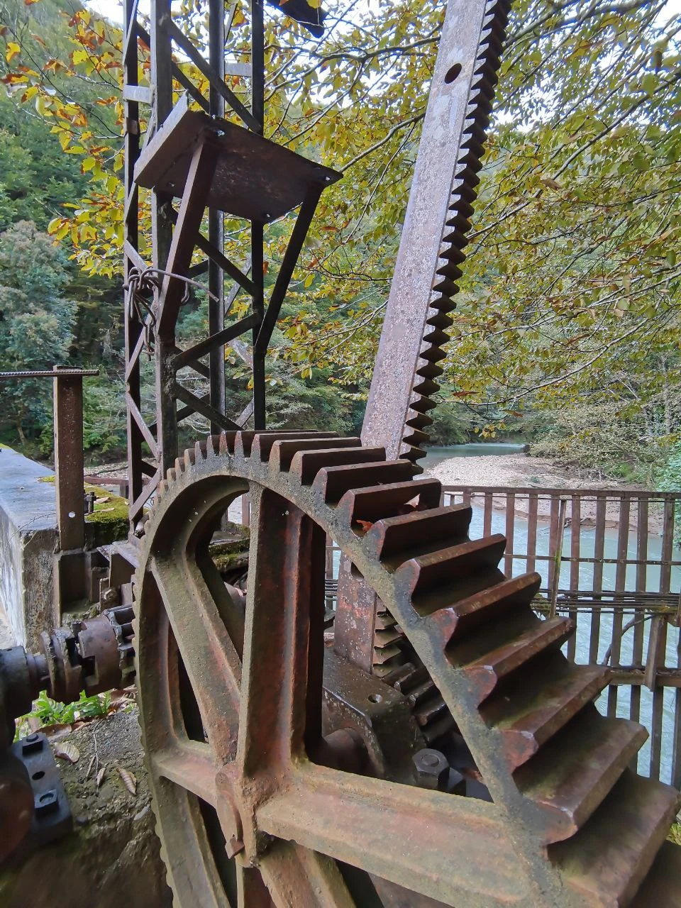 Маршрут интересный, понравилось разнообразие самих локаций для посещения. Влад рассказал много интересного об Абхазии, ее истории,