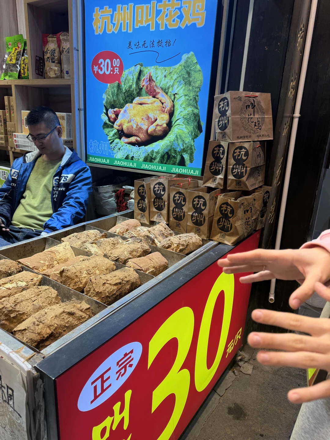 Спасибо Татьяне, отлично выгуляла нас. За несколько часов мы успели увидеть самое важное в городе, попробовать