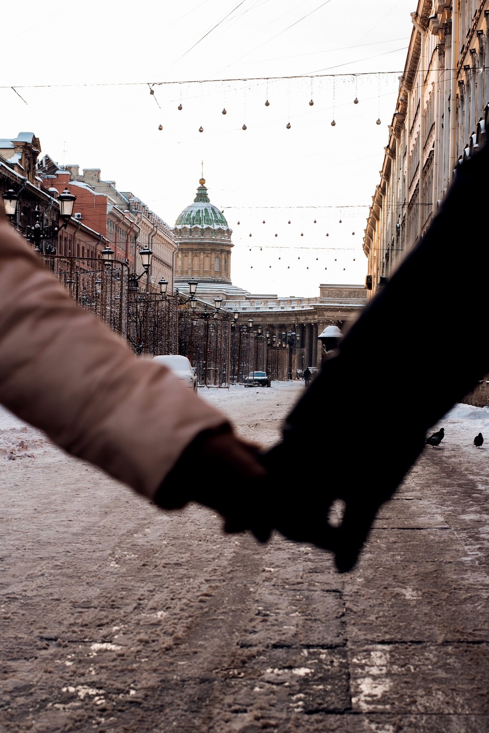 Гуляли с фотографом Кристиной по новогоднему Петербургу. Мы приезжаем в этот прекрасный город уже в 3