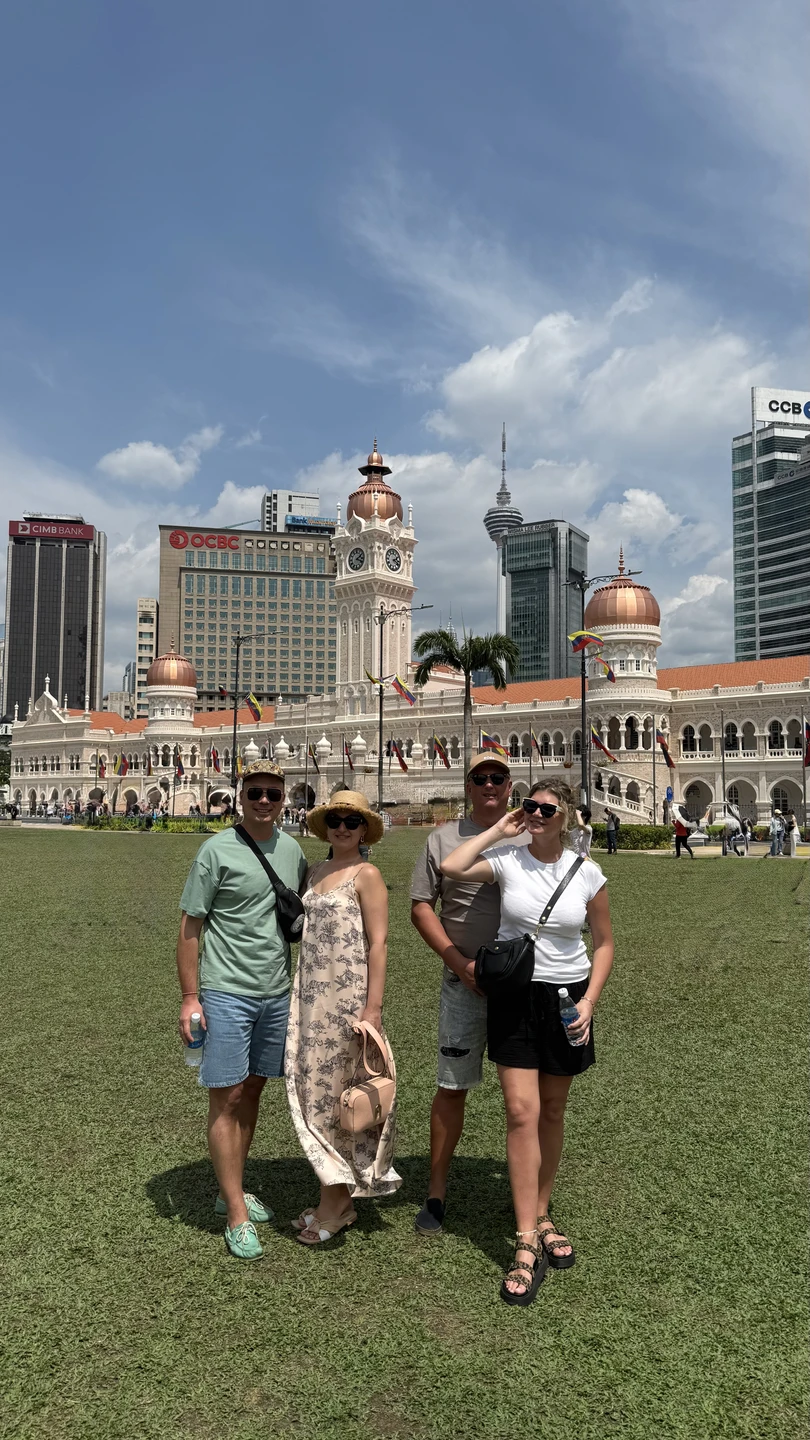 Огромная благодарность Файзулле за чудесную экскурсию! Идеально было всё: локации, перемещение между ними, рассказ, подача… Не