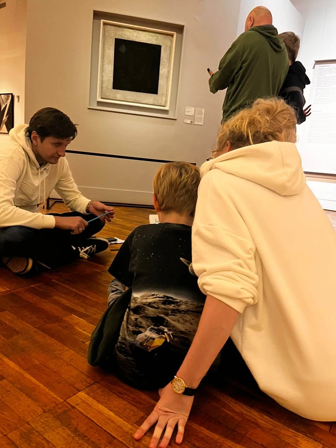 Мы очень довольны гидом и экскурсией. Были с детьми 7 и 12 лет, гид сама засомневалась