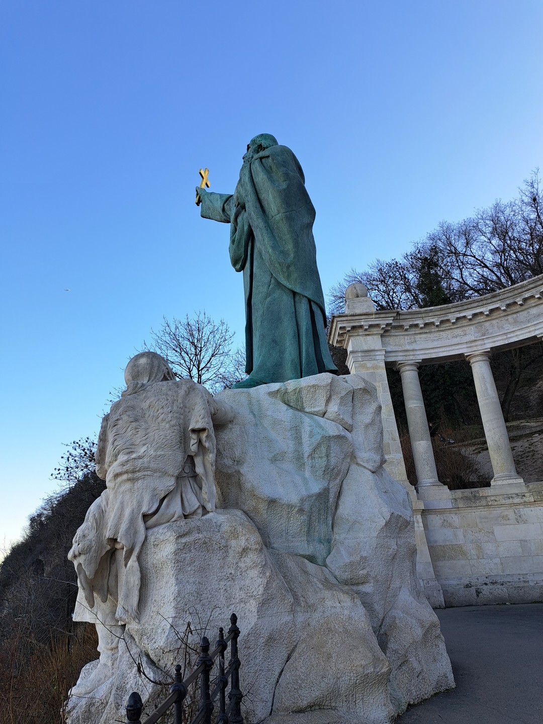 Здравствуйте! Начну с того, что Золтан классный. Как мы договорились, так экскурсию и построили. Побывали на смотровых площадках, Будапешт красив 🙂