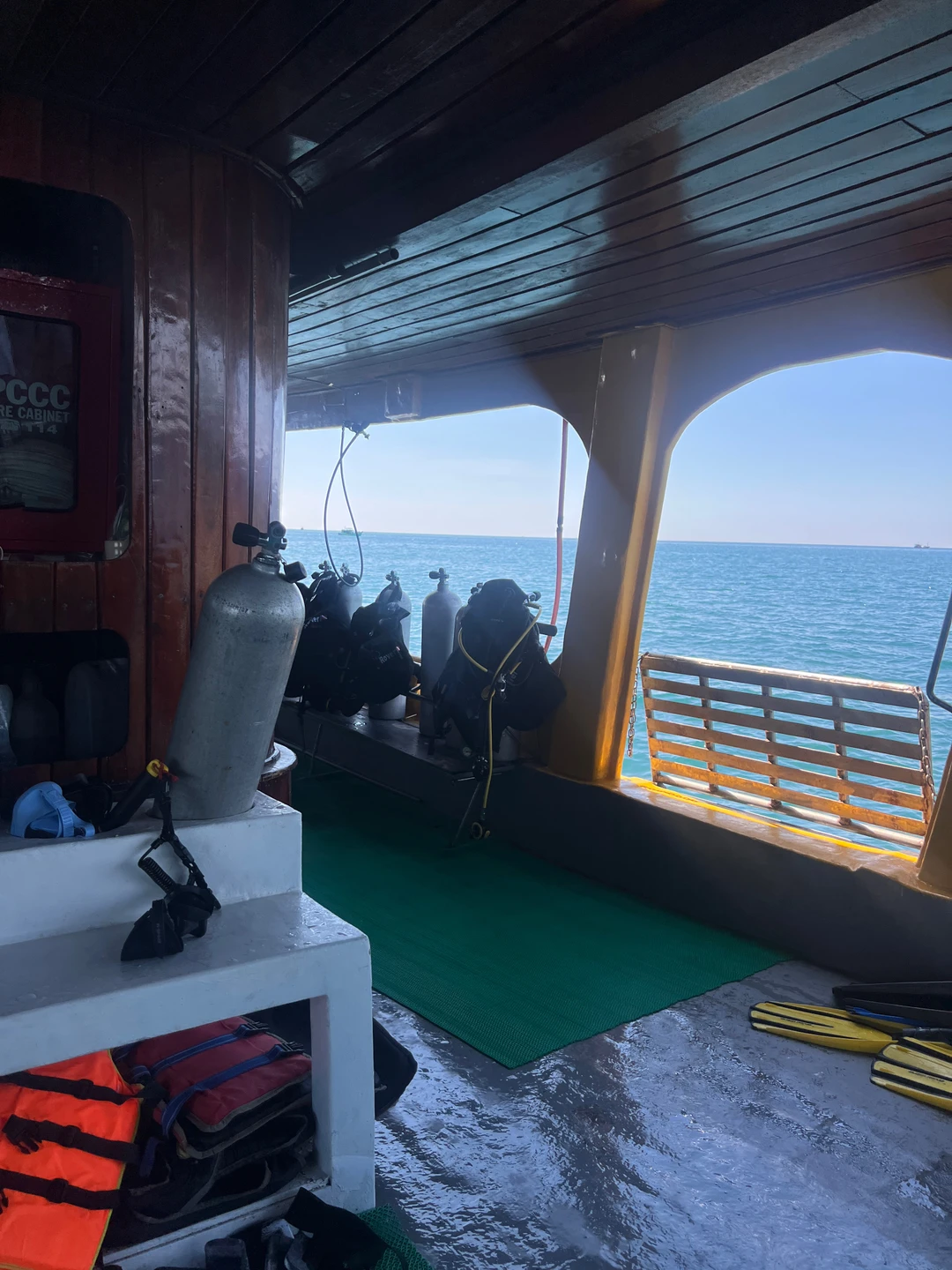 Алексей зе бест! Очень внимательное отношение к каждому погружающемуся, подробный инструктаж, спокойная и дружелюбная атмосфера. Есть