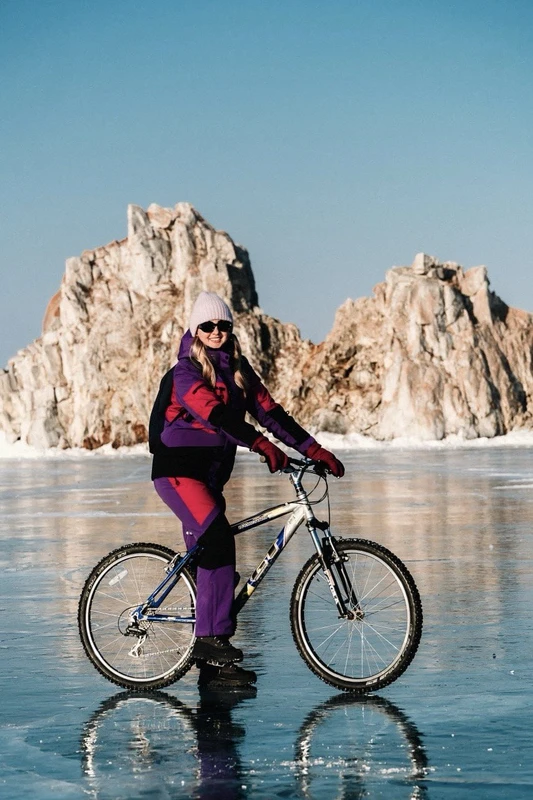 На велосипедах, коньках и багги: покатушки по льду Байкала в мини-группе и весь Ольхон