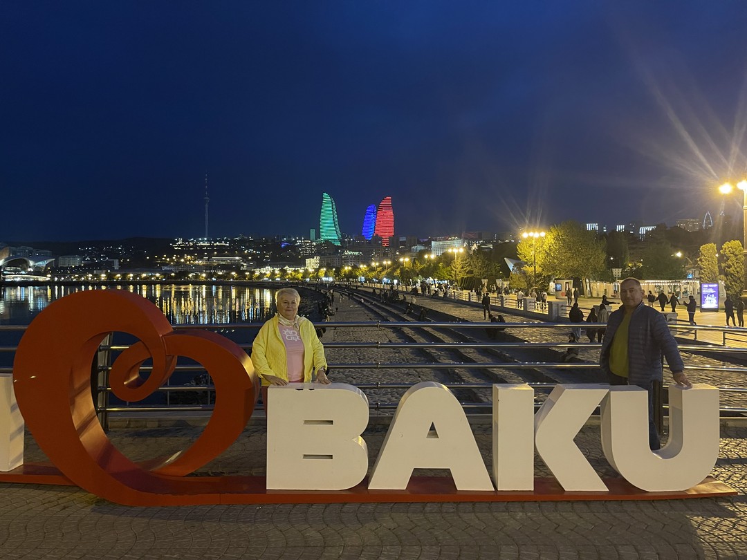 Вчера посетили экскурсию Ночной Баку! В конце экскурсии мы были с Латифом как добрые старые друзья!