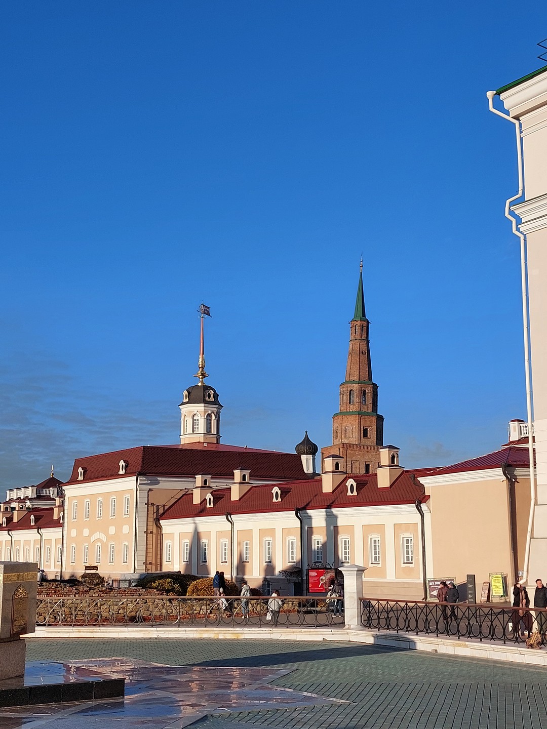 Были на экскурсии семьей, в Казани впервые. Алёна забрала нас с места проживания и отвезла обратно