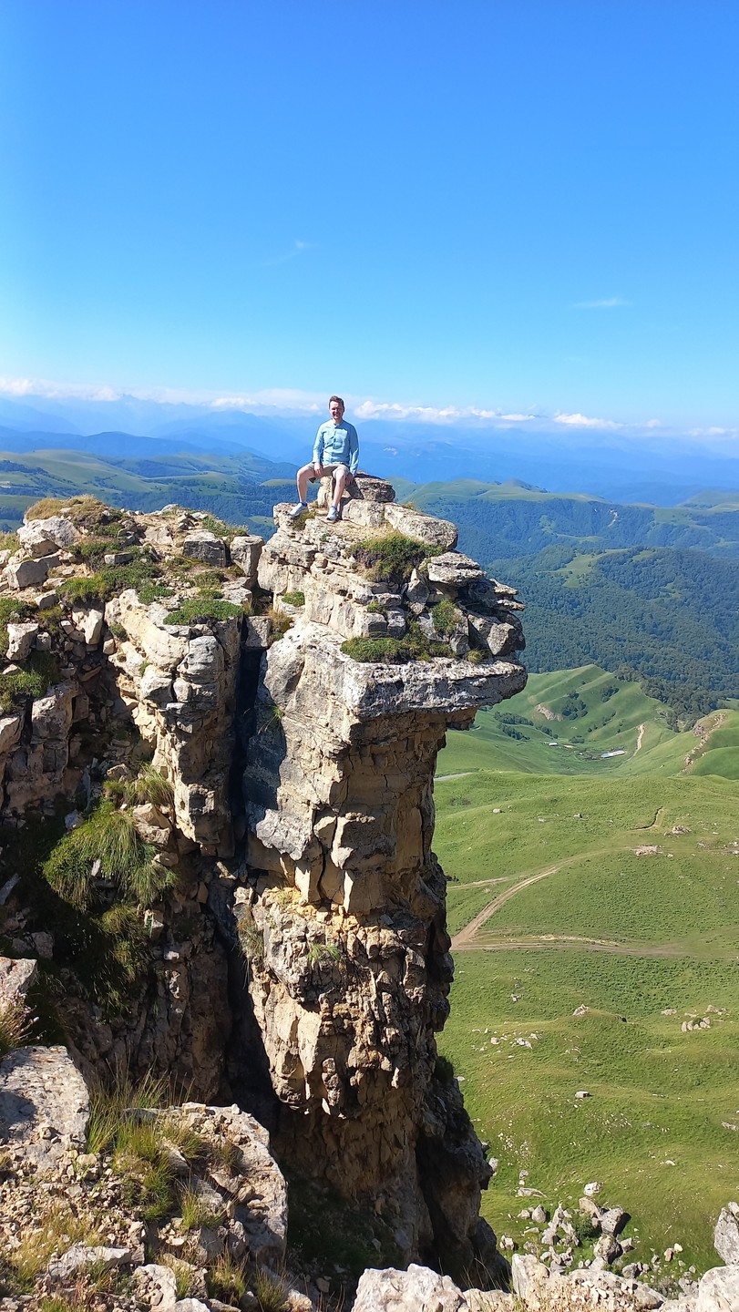 Потрясающее путешествие. Пьянящий своей красотой вид с Гумбаши. Древние храмы и святыни. Красоты Архыза. Сырная пещера,