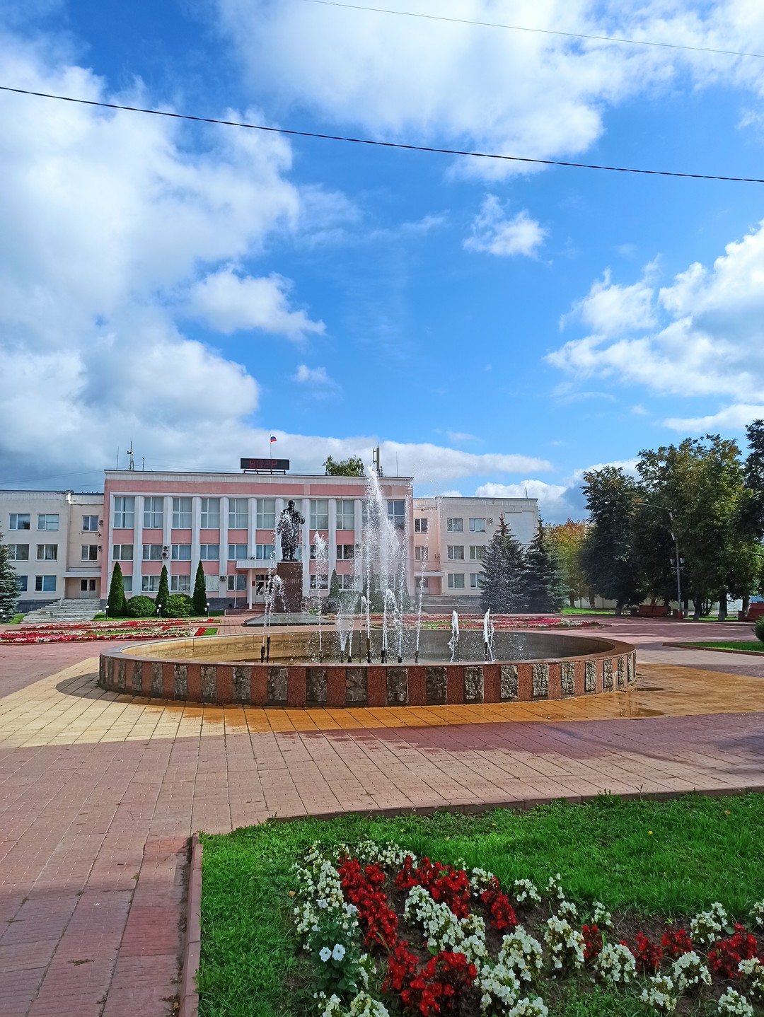 Нам очень понравилось, несмотря на то,что были с трехлетним бандитом, экскурсия прошла на ура) узнали много