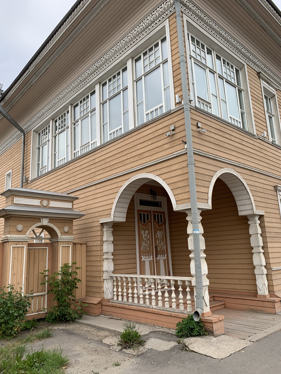 Дом с лилиями, которому мы дали вторую жизнь (Лариса)