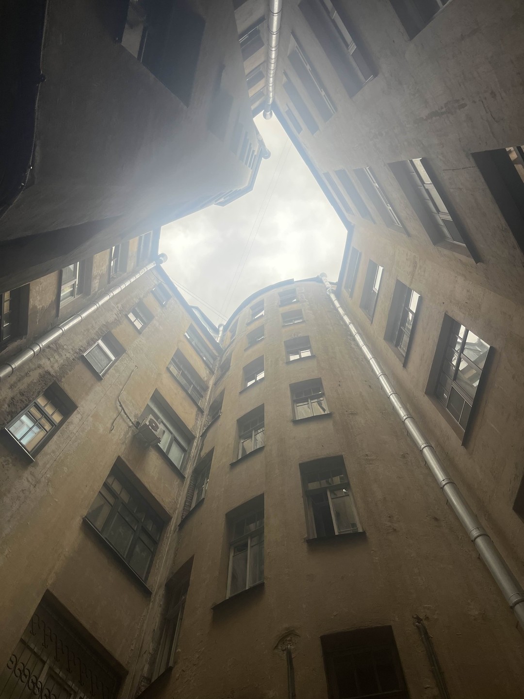 Секреты Петроградской стороны: дворы-колодцы, парадные и доходные дома (Арина)