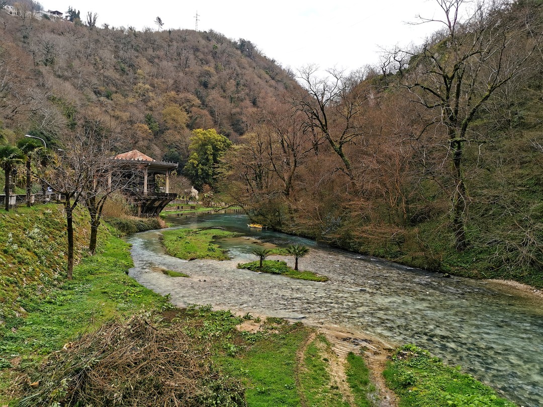 Новый Афон - это вторая экскурсия, которую мы с семьёй взяли у Дениса и снова 10