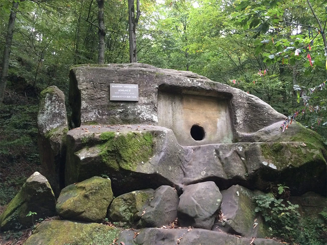 Волконский дольмен