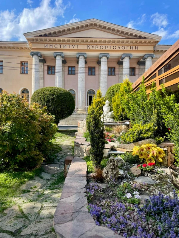 Из Кисловодска - по Пятигорску, Ессентукам и Железноводску