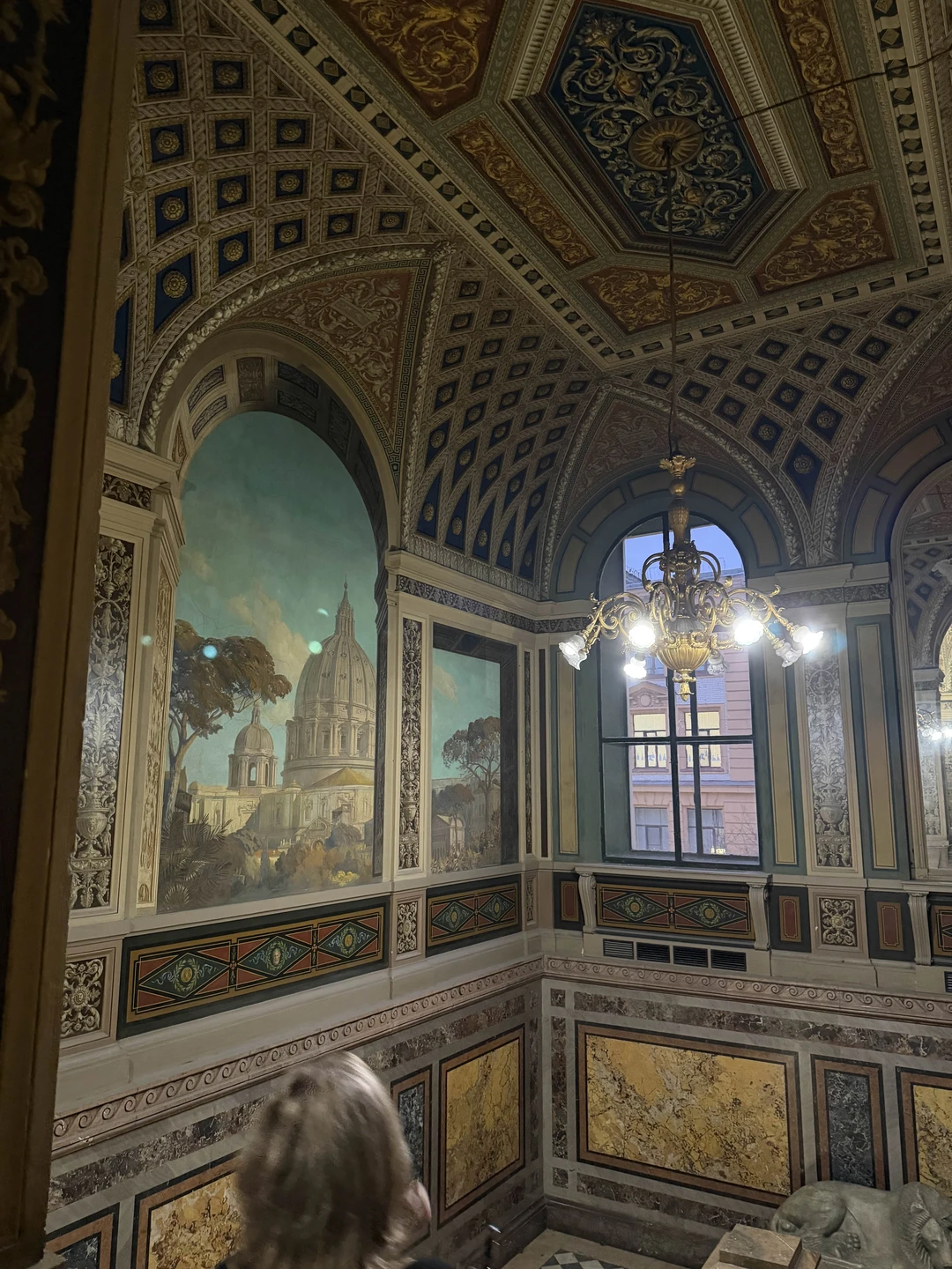 Очень благодарна гиду. Опоздала на 10 минут из-за пробок, думала со мной просто попрощается и не