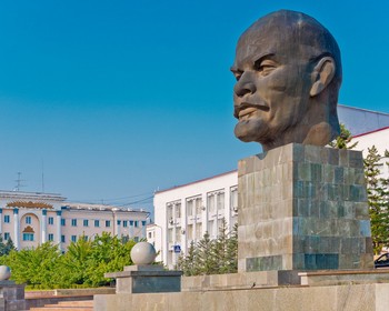 Прогулка по Улан-Удэ и этнопрограмма в Горячинске: национальная кухня, песни, танцы и сказки