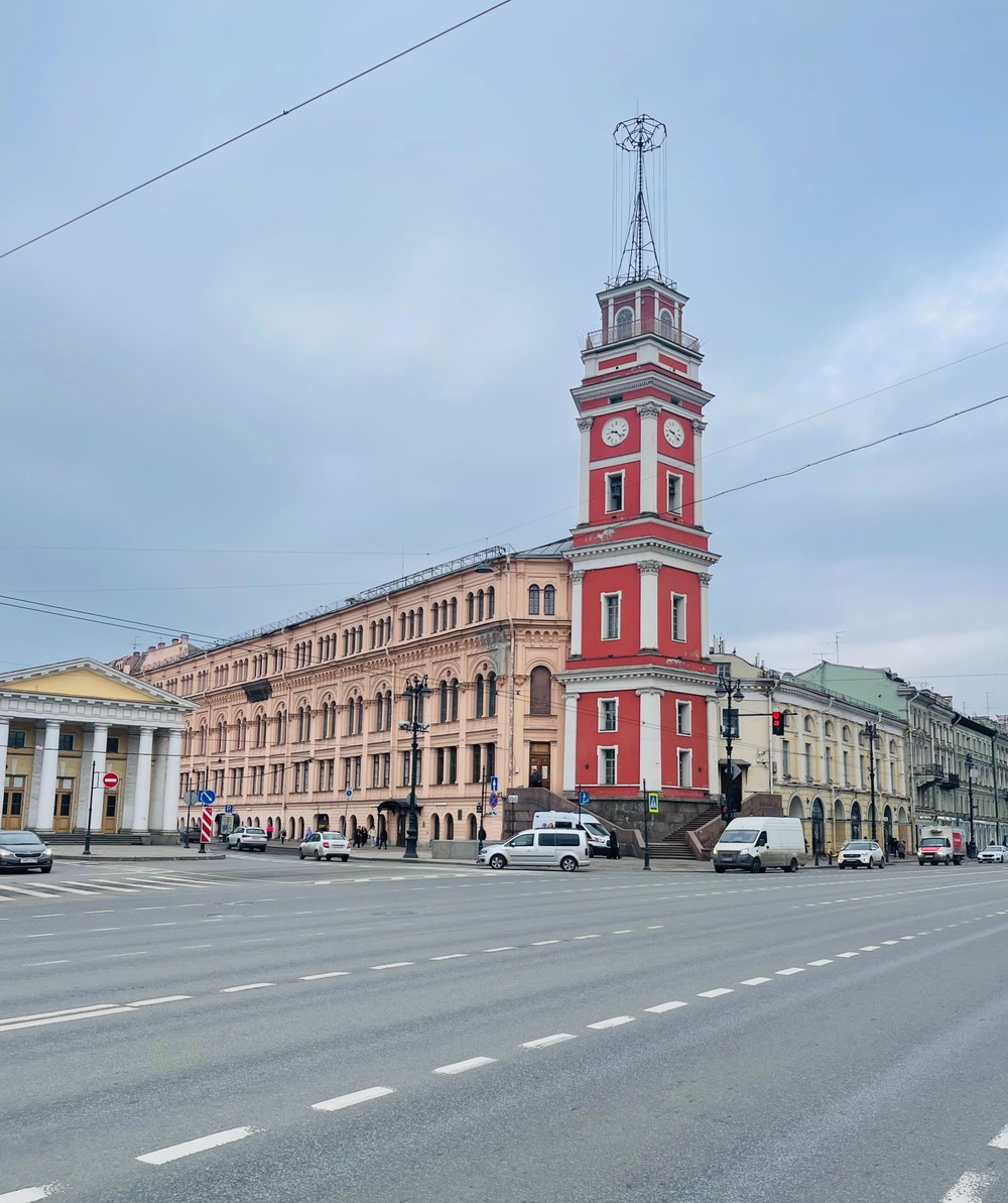 Фото Трансфер из аэропорта или вокзала с обзорной экскурсией по Петербургу