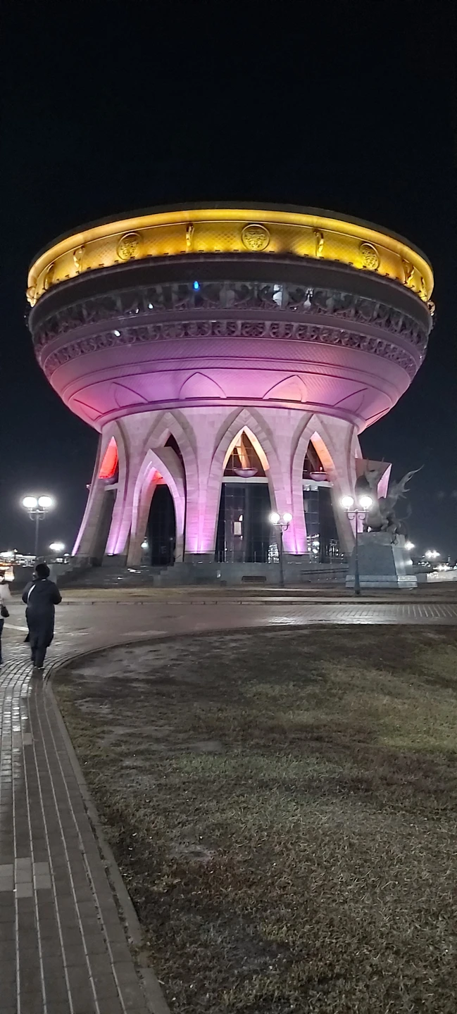 Большое спасибо за экскурсию. Лариса очень интересно давала информацию о каждом объекте)))